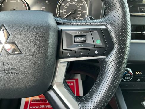Used 2024 Mitsubishi Outlander SE image 28