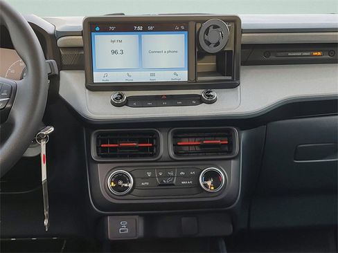 Used 2024 Ford Maverick XLT image 16