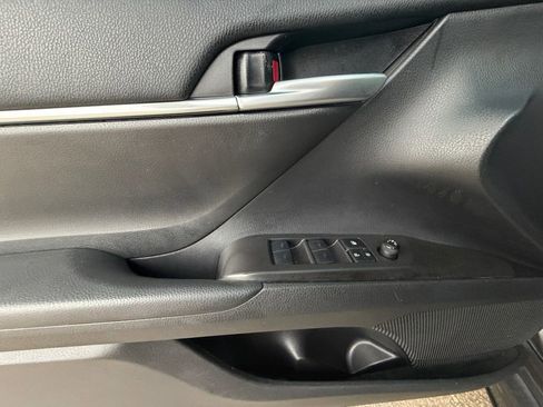 Used 2024 Toyota Camry SE image 11