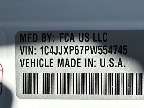 Used 2023 Jeep Wrangler Unlimited Sahara image 32