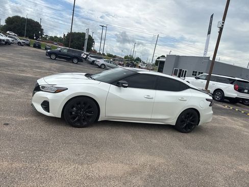 Used 2023 Nissan Maxima SR w/ Sport Mat Group FWD image 7