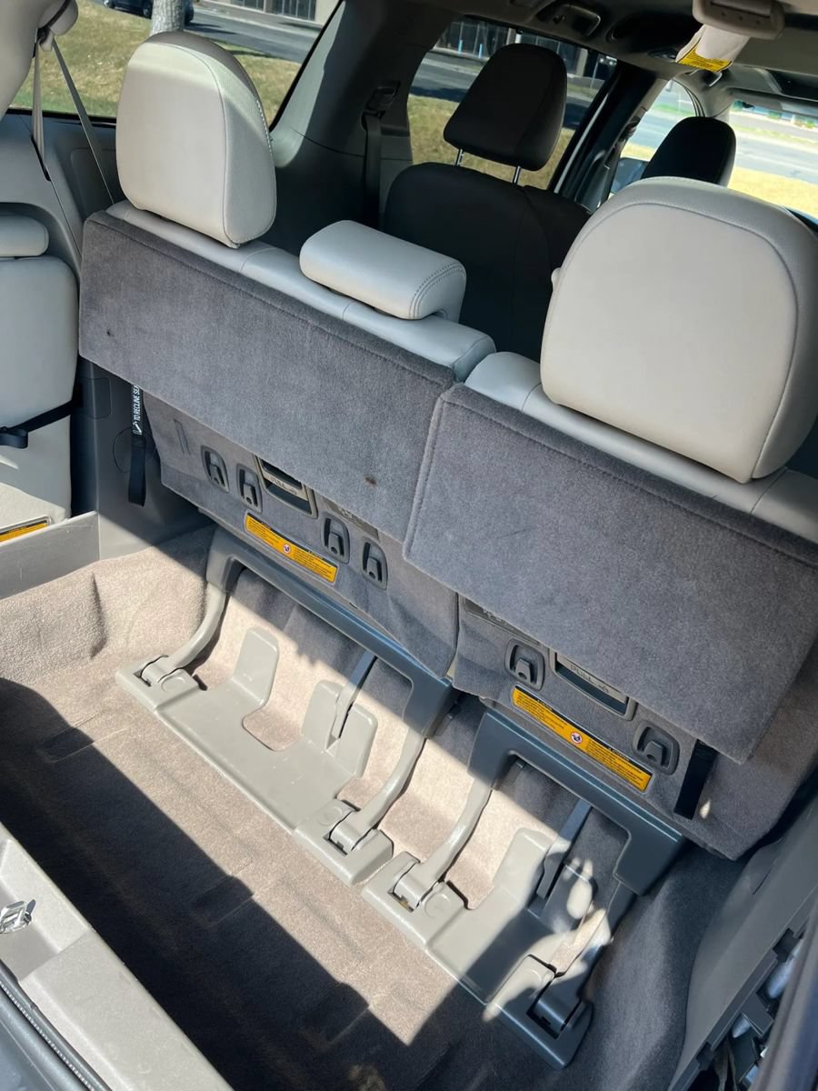 Used 2014 Toyota Sienna XLE FWD image 16