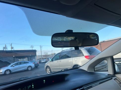 Used 2013 Toyota Prius Three FWD image 17