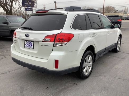 Used 2010 Subaru Outback 2.5i Premium image 10