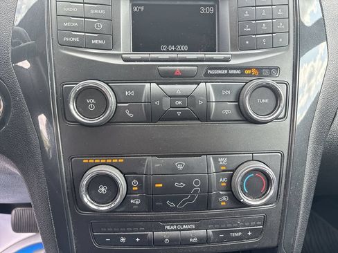 Used 2018 Ford Explorer XLT FWD image 16