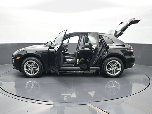 Certified 2020 Porsche Macan AWD/4WD image 30