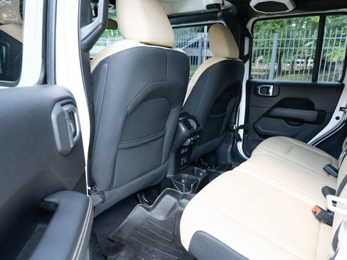 Used 2020 Jeep Wrangler Unlimited Sahara AWD/4WD image 12