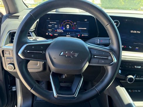 Used 2025 Chevrolet Suburban Z71 AWD/4WD image 26