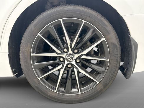Used 2021 Toyota Camry SE w/ Cold Weather Package FWD image 20