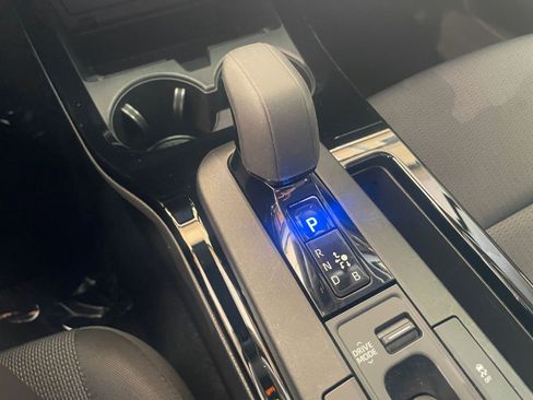 Used 2025 Toyota Prius LE image 40