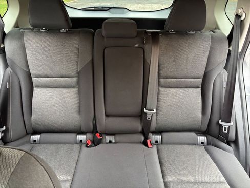 Used 2025 Nissan Rogue SV image 34