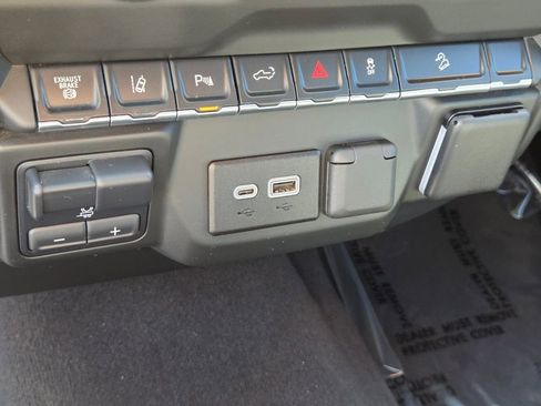 Used 2024 Chevrolet Silverado 2500 Custom w/ Custom Value Package image 23