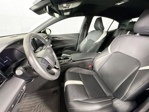 Certified 2025 Toyota Camry SE w/ Convenience Package FWD image 3