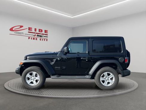 Used 2022 Jeep Wrangler Sport S image 2