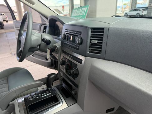 Used 2006 Jeep Grand Cherokee Laredo AWD/4WD image 22