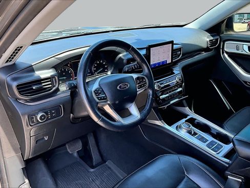 Used 2021 Ford Explorer Limited w/ Equipment Group 301A RWD image 15