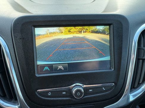 Used 2018 Chevrolet Equinox LT image 23