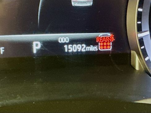 Used 2024 Toyota Highlander LE image 19