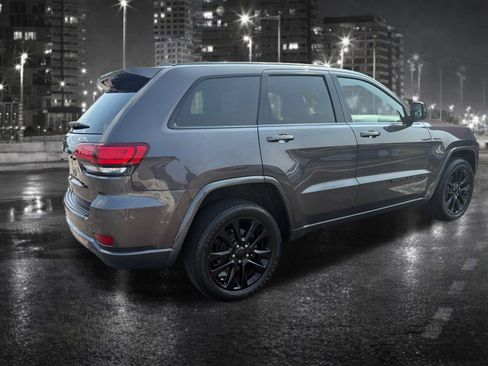 Used 2018 Jeep Grand Cherokee Altitude AWD/4WD image 6