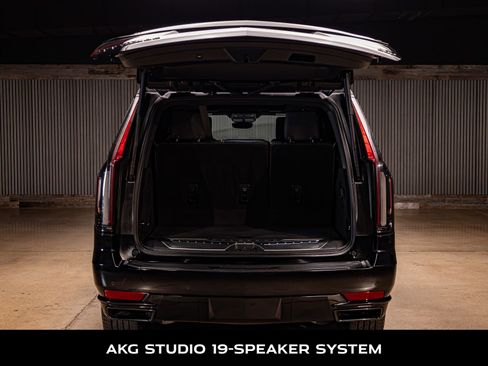 Used 2021 Cadillac Escalade Sport w/ LPO, Illumination Package image 8