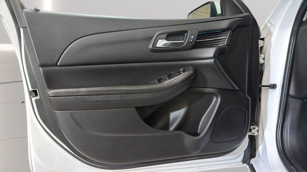 Used 2015 Chevrolet Malibu LT w/ Power Convenience Package FWD image 20