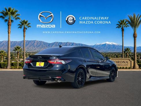 Used 2022 Toyota Camry SE FWD image 3