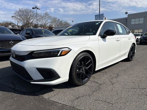 Used 2023 Honda Civic Sport image 3