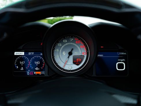 Used 2019 Ferrari Portofino image 10