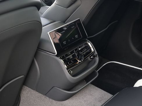 Used 2025 Bentley Flying Spur Plug-In Hybrid AWD/4WD image 22