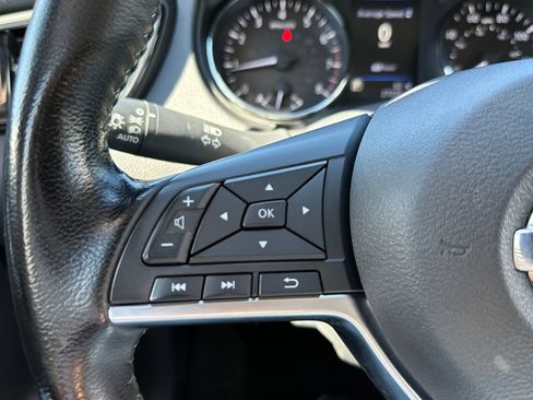 Used 2022 Nissan Rogue Sport SL FWD image 24