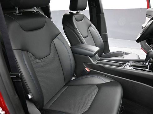 New 2026 Jeep Compass Latitude image 19