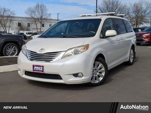 Used 2011 Toyota Sienna Limited image 1