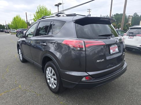 Used 2018 Toyota RAV4 LE w/ Carpet Mat Package AWD/4WD image 5