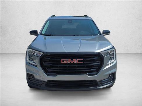 Used 2024 GMC Terrain SLE w/ Driver Convenience Package AWD/4WD image 2