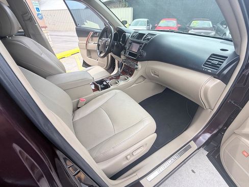 Used 2013 Toyota Highlander Limited image 36