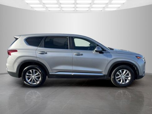 Used 2020 Hyundai Santa Fe SE image 3