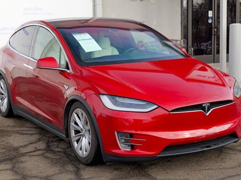 Used 2016 Tesla Model X 90D image 9