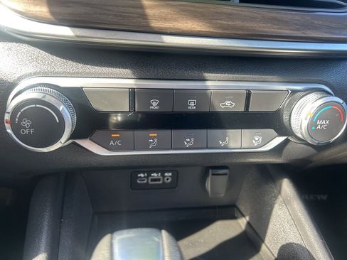 Used 2025 Nissan Altima 2.5 SV image 22