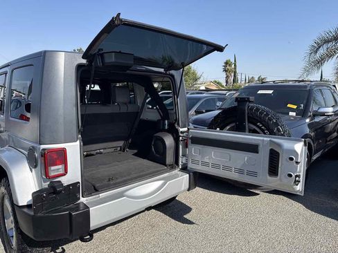 Used 2010 Jeep Wrangler Unlimited Sahara AWD/4WD image 16