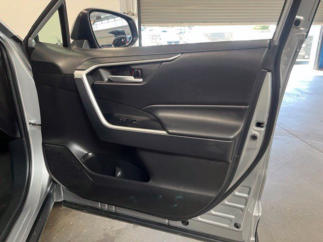 Used 2025 Toyota RAV4 XLE AWD/4WD image 12