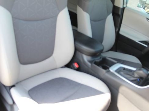 Certified 2025 Toyota RAV4 XLE FWD image 21