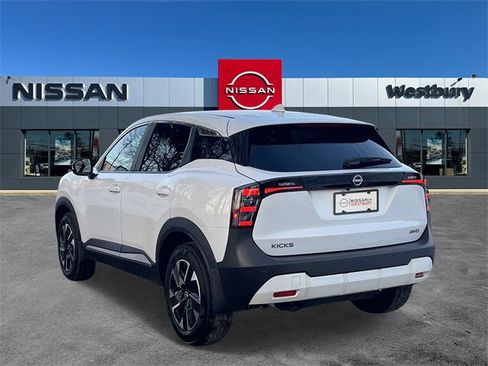 Used 2025 Nissan Kicks SV w/ Illumination Package image 6