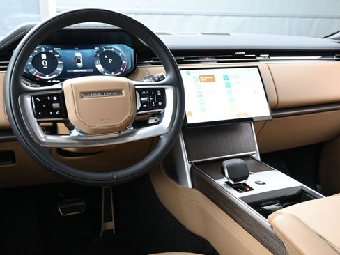 Used 2025 Land Rover Range Rover SE image 7