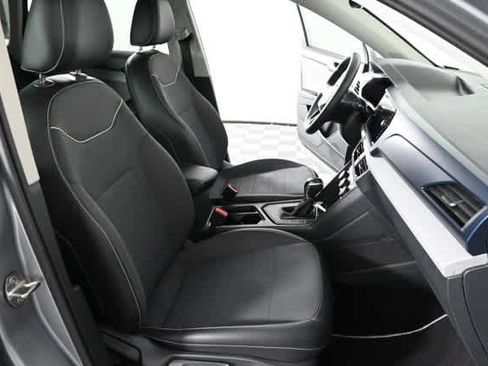 Used 2023 Volkswagen Taos SE w/ Panoramic Sunroof Package FWD image 11