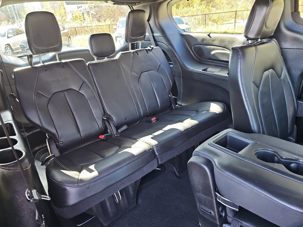 Used 2021 Chrysler Pacifica Touring-L w/ Premium & Safety Sphere Group FWD image 28