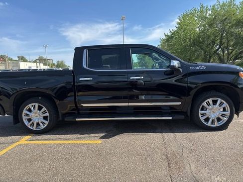 Used 2024 Chevrolet Silverado 1500 High Country w/ High Country Premium Package AWD/4WD image 2