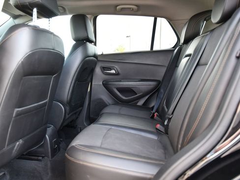 Used 2019 Chevrolet Trax LT w/ LT Convenience Package FWD image 18