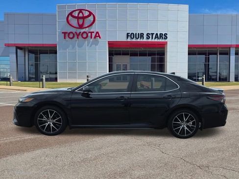 Used 2022 Toyota Camry SE FWD image 1