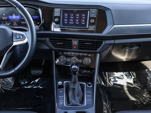 Used 2024 Volkswagen Jetta SE image 13