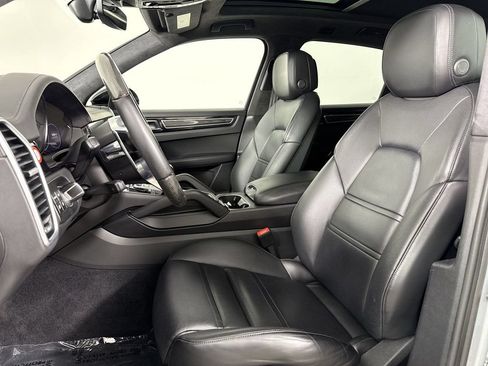 Certified 2023 Porsche Cayenne GTS AWD/4WD image 5